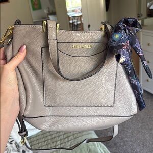 Steve Madden Gray Shoulder Bag with Elegant Design
